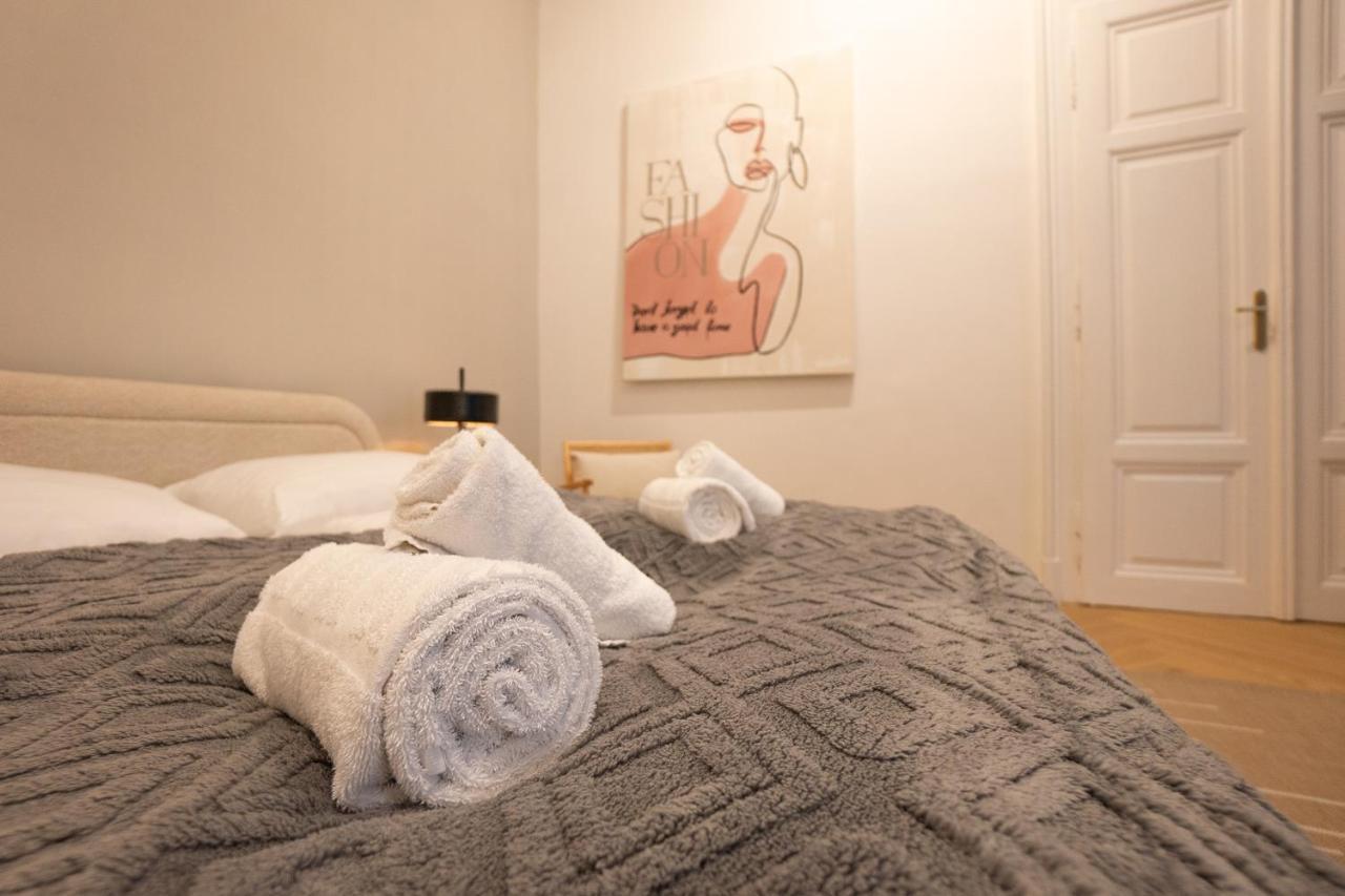 Spacious 110М2 Flat In The City Center เวียนนา ภายนอก รูปภาพ