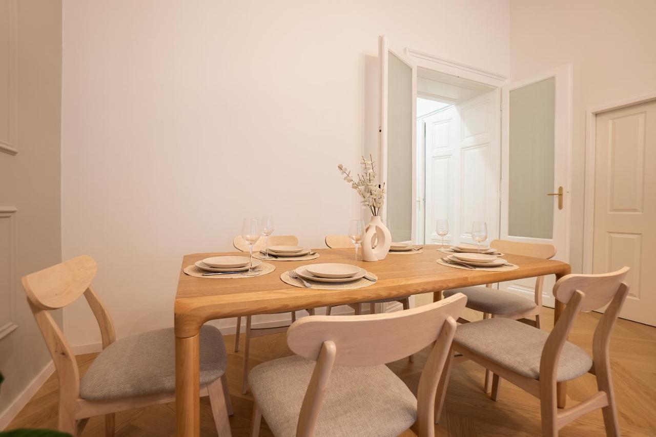 Spacious 110М2 Flat In The City Center เวียนนา ภายนอก รูปภาพ