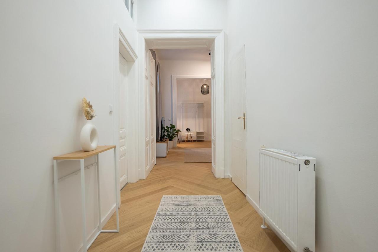 Spacious 110М2 Flat In The City Center เวียนนา ภายนอก รูปภาพ