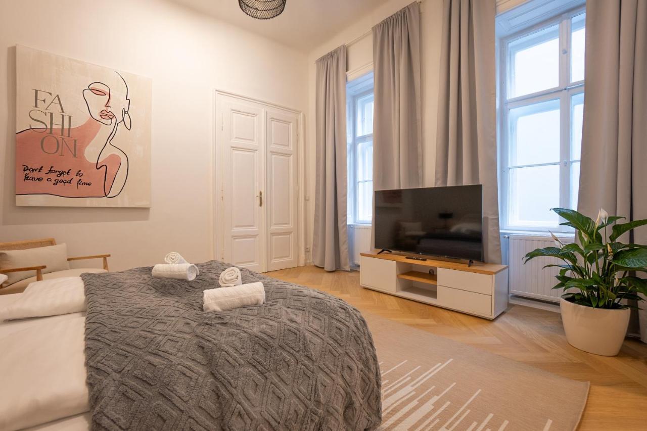 Spacious 110М2 Flat In The City Center เวียนนา ภายนอก รูปภาพ