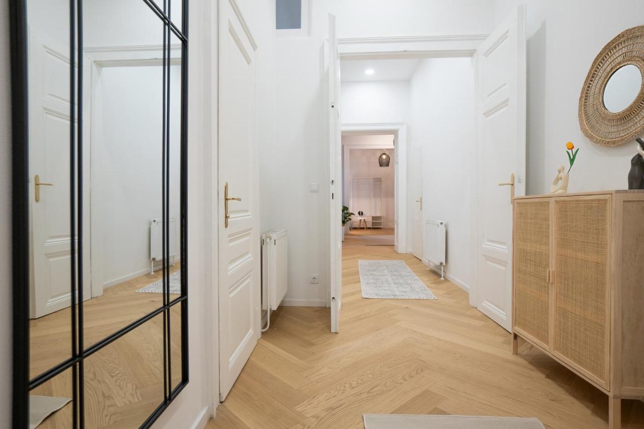 Spacious 110М2 Flat In The City Center เวียนนา ภายนอก รูปภาพ