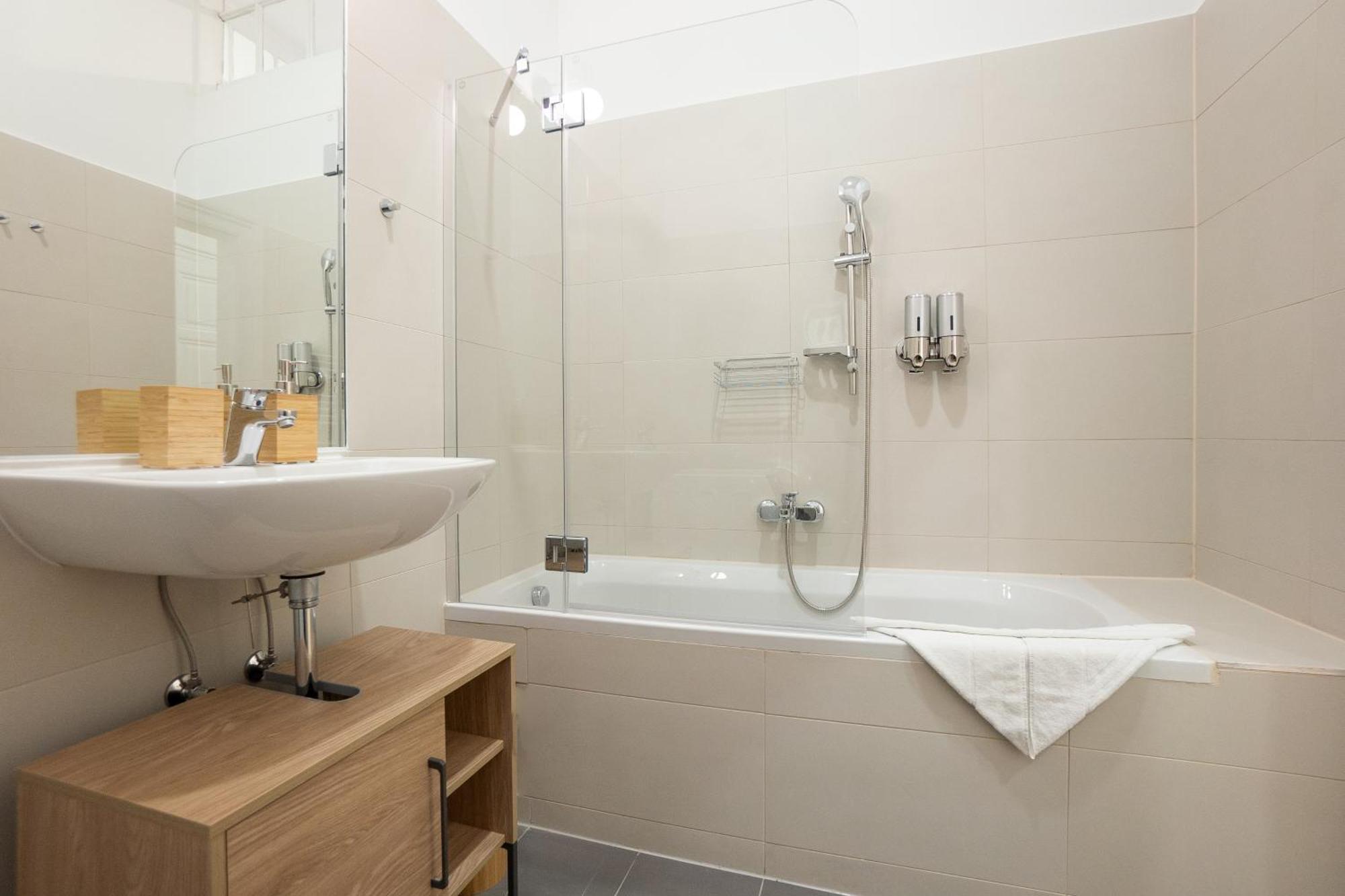 Spacious 110М2 Flat In The City Center เวียนนา ภายนอก รูปภาพ